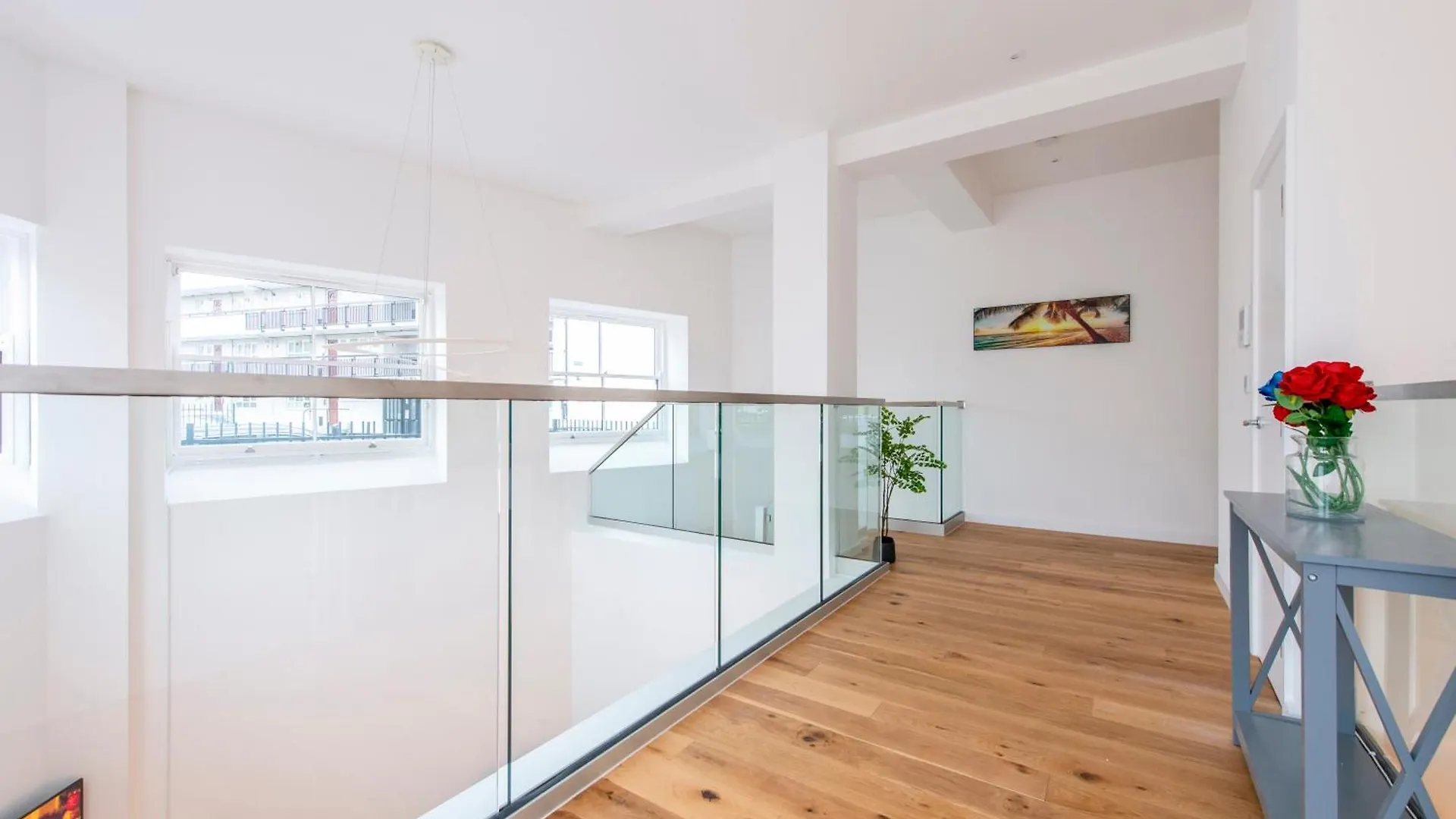 Exquisite 3Br Duplex Period Conversion, Air-Con & Amenities London Apartment