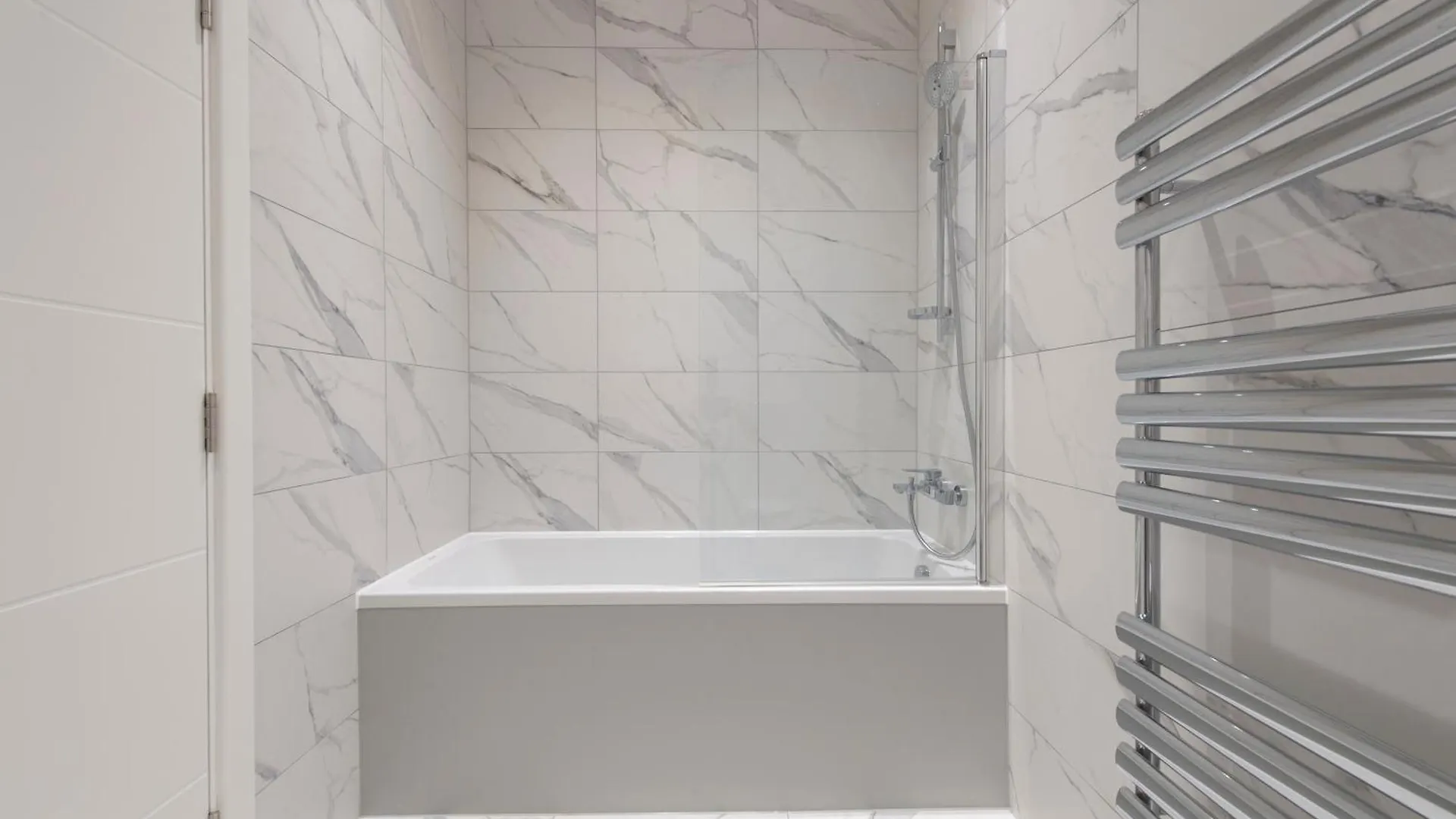 Apartment Exquisite 3Br Duplex Period Conversion, Air-Con & Amenities London United Kingdom