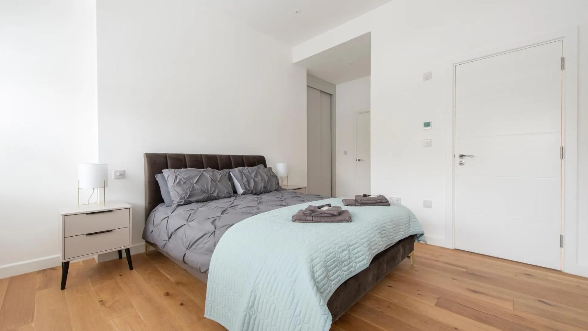 Apartment Exquisite 3Br Duplex Period Conversion, Air-Con & Amenities London United Kingdom