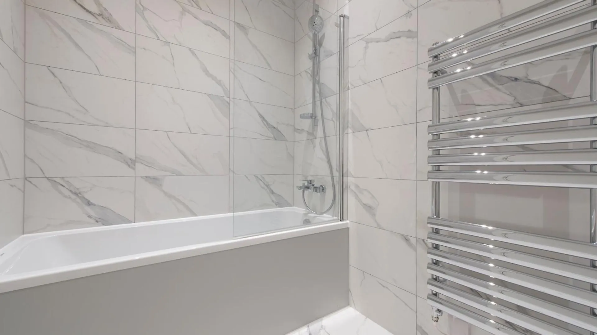 Apartment Exquisite 3Br Duplex Period Conversion, Air-Con & Amenities London