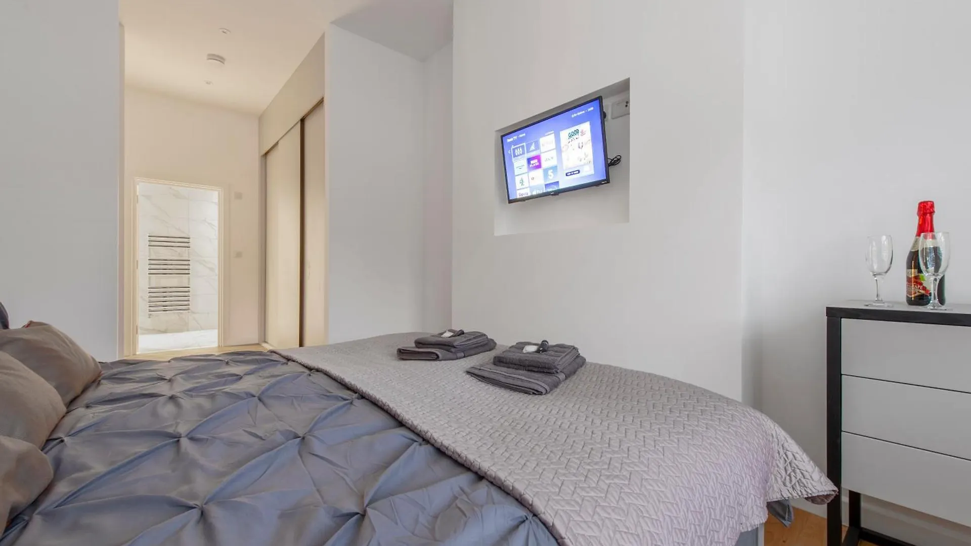 Apartment Exquisite 3Br Duplex Period Conversion, Air-Con & Amenities London United Kingdom