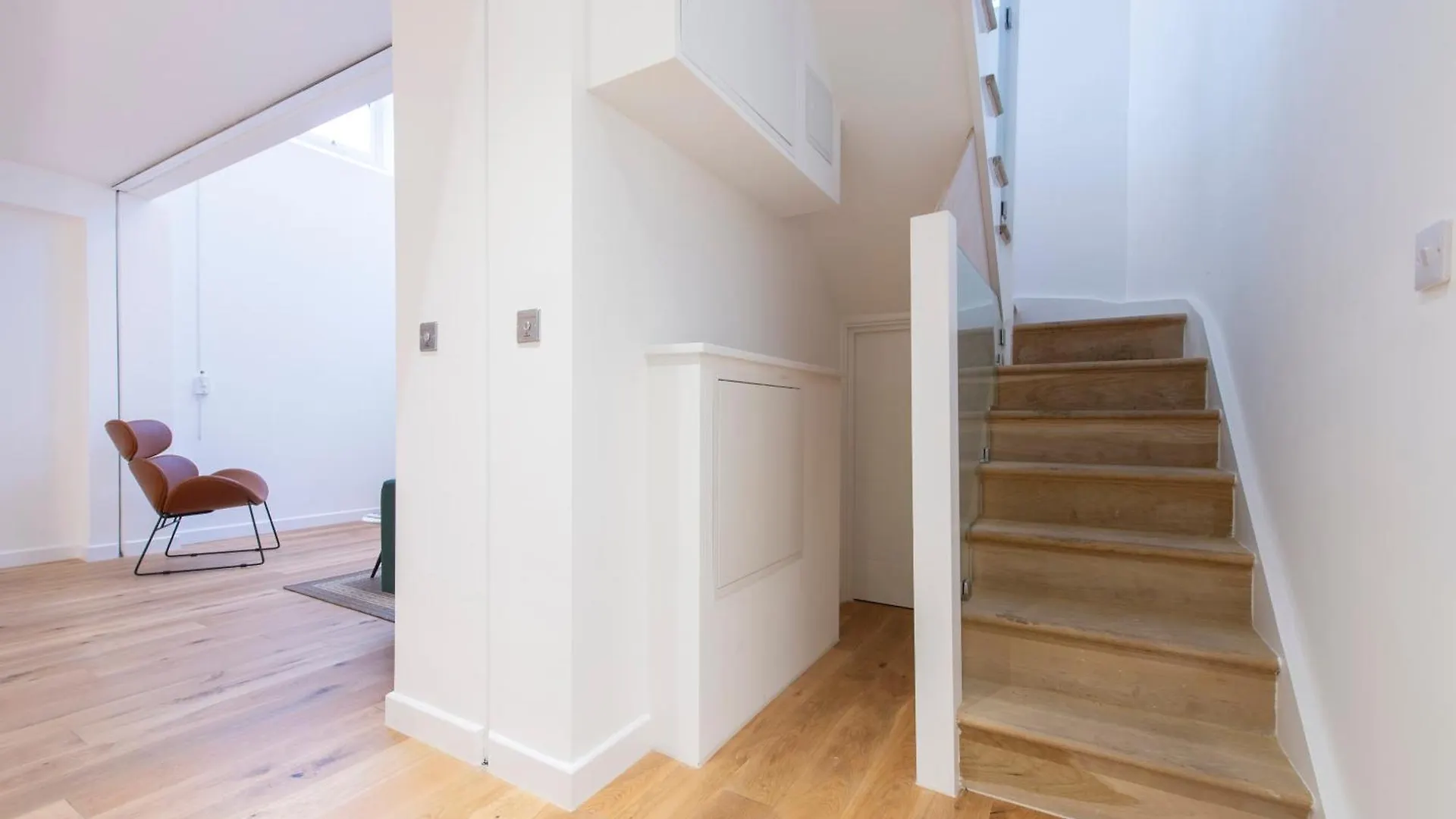 Exquisite 3Br Duplex Period Conversion, Air-Con & Amenities London 0*,  United Kingdom