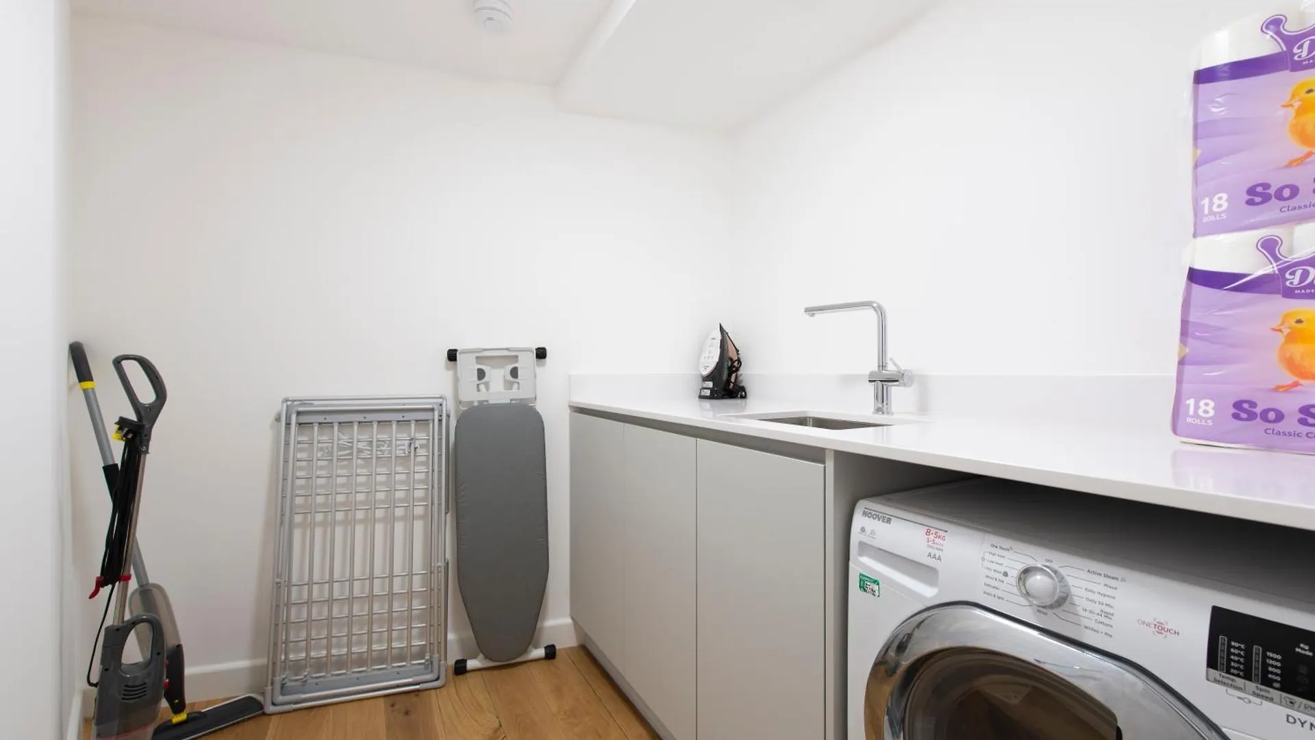 Exquisite 3Br Duplex Period Conversion, Air-Con & Amenities London 0*,